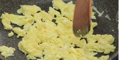 一碗面粉，一盆素馅，不用蒸，快速做蓬松柔软发面馅饼，好吃极了