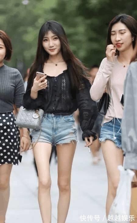 性感|街拍:职业装套裙小姐姐,让你品味大都市的时尚风情