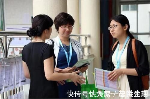 父母|“老师让带1万颗豆”,宝妈陪娃数到凌晨,质问老师遭打脸