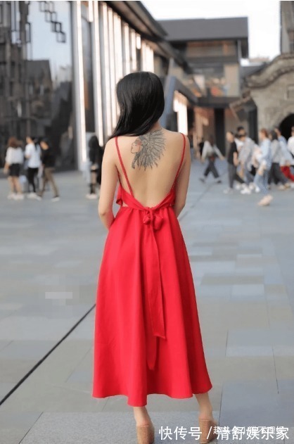 量感 最有魅力的“吊带裙”,当看后面时,你还想看前面