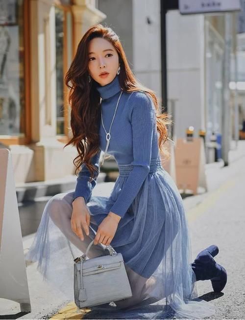 美女模特：淑女修身网纱连衣裙，真的仙气四溢