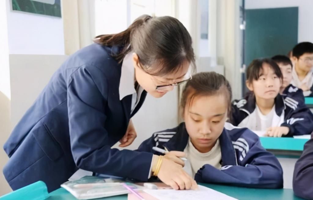 同学|中学班主任会“厌恶”的4种女生，即使是学霸，地位也不如学渣