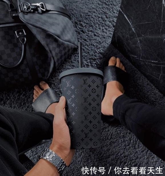 yeezy 一年 365 天都穿不腻的黑魂狂潮,黑的也太帅了