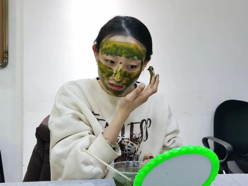 博主|跟着小红书博主做自制面膜，我脸没了