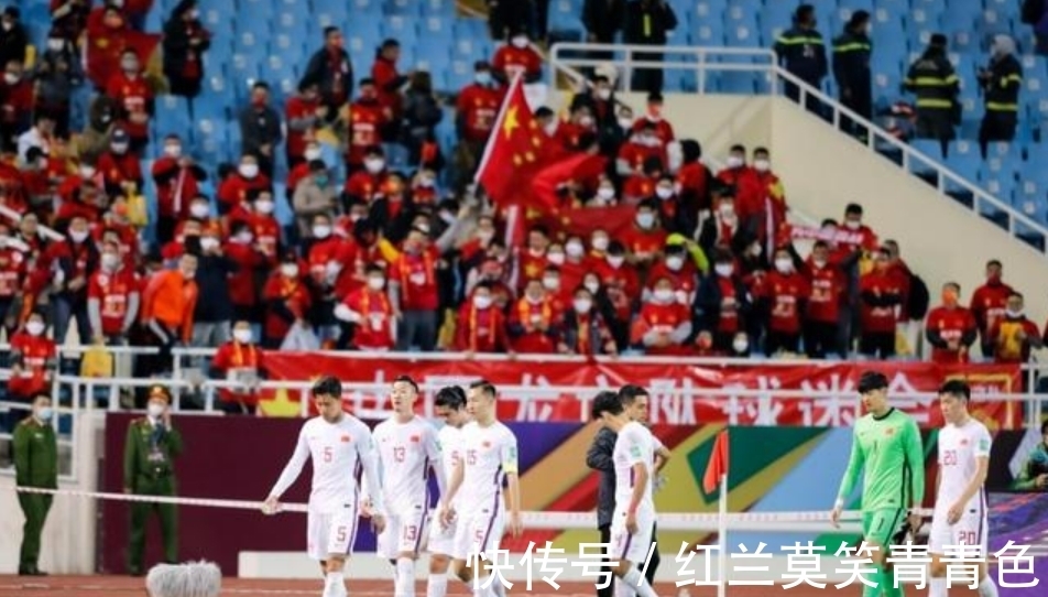 一地鸡毛|有些球迷在网上已经发起解散中国足协、中国男足联署的请愿