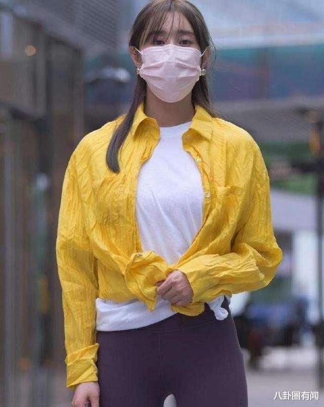 时尚好看的瑜伽裤装扮显得古韵别致，提升你的着装品味，充满童趣