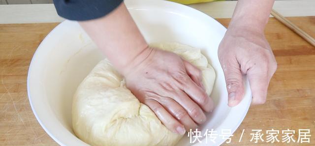 配方|我家祖传三代做油饼配方，好吃又松软，放半个月都不硬，太香了