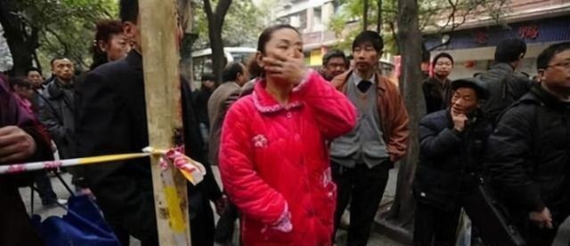 婷婷|这种妈妈接娃放学,影响自己形象不说还很伤孩子的自尊,愿你不是