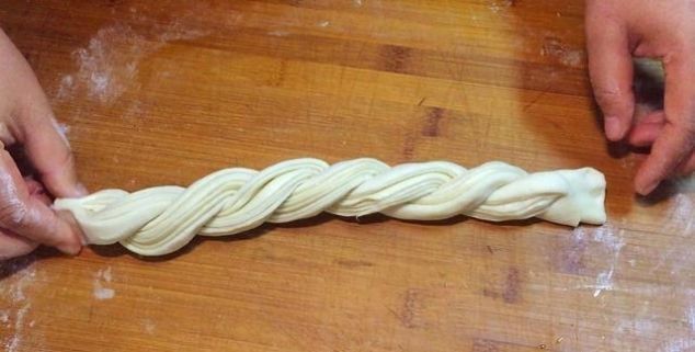 朋友圈这个面食火了,有面粉就能做,不用发面,各个暄软,零失败