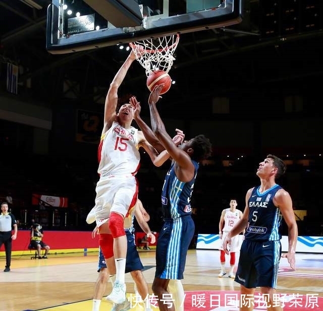 赵继伟|中国男篮12人，赵继伟竟是最差！周琦无愧是国内第一人，徐杰意外