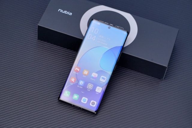 旗舰|发布不到六个月下跌1000元,120W快充+256GB,被冷落的优质旗舰