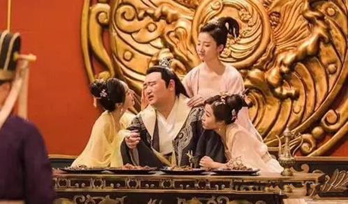 食色性也被淋漓尽致展现,通奸案层出不穷