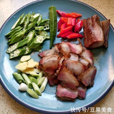 秋葵|秋葵炒腊肉中午刚做完，晚上又想吃了