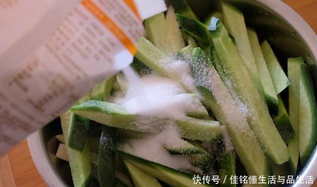 嘎嘣脆|冬天最爱吃的萝卜干,这做法简单省时间,两天就入味,好吃嘎嘣脆