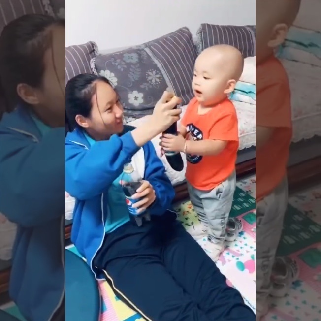 不该|从小就承受了这个年纪不该有的欺骗,网友:这个做姐姐的确实可以