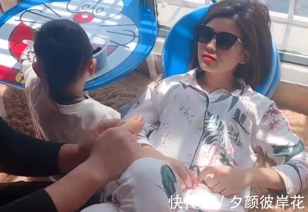 老佛爷|“老佛爷宝妈”享受生活走红,这大概是全网地位最高的宝妈了