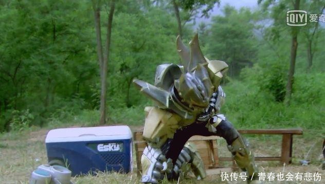 瞬间|铠甲勇士挨打的五个瞬间,炎龙最惨,帝皇侠挨打都这么帅!