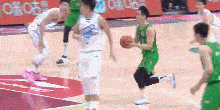 俞澤辰|俞澤辰爆發(fā)三分7中4 張鎮(zhèn)麟休戰(zhàn)付豪鋒線高效砍24分