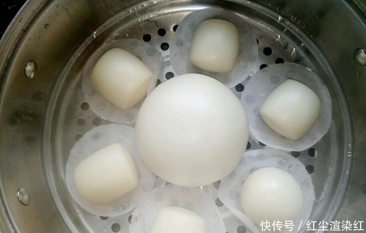 过年了要蒸馒头，别只会加酵母，多放这两样，暄软起皮，比面包香