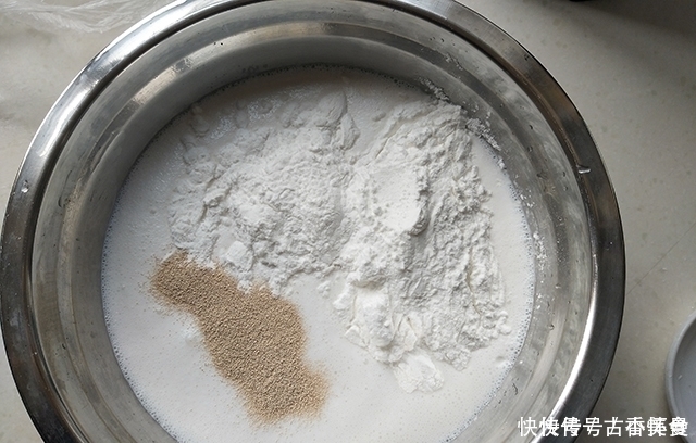 大米别煮粥,搅一搅手不碰面做米糕,比凉皮简单,比面包香软好吃