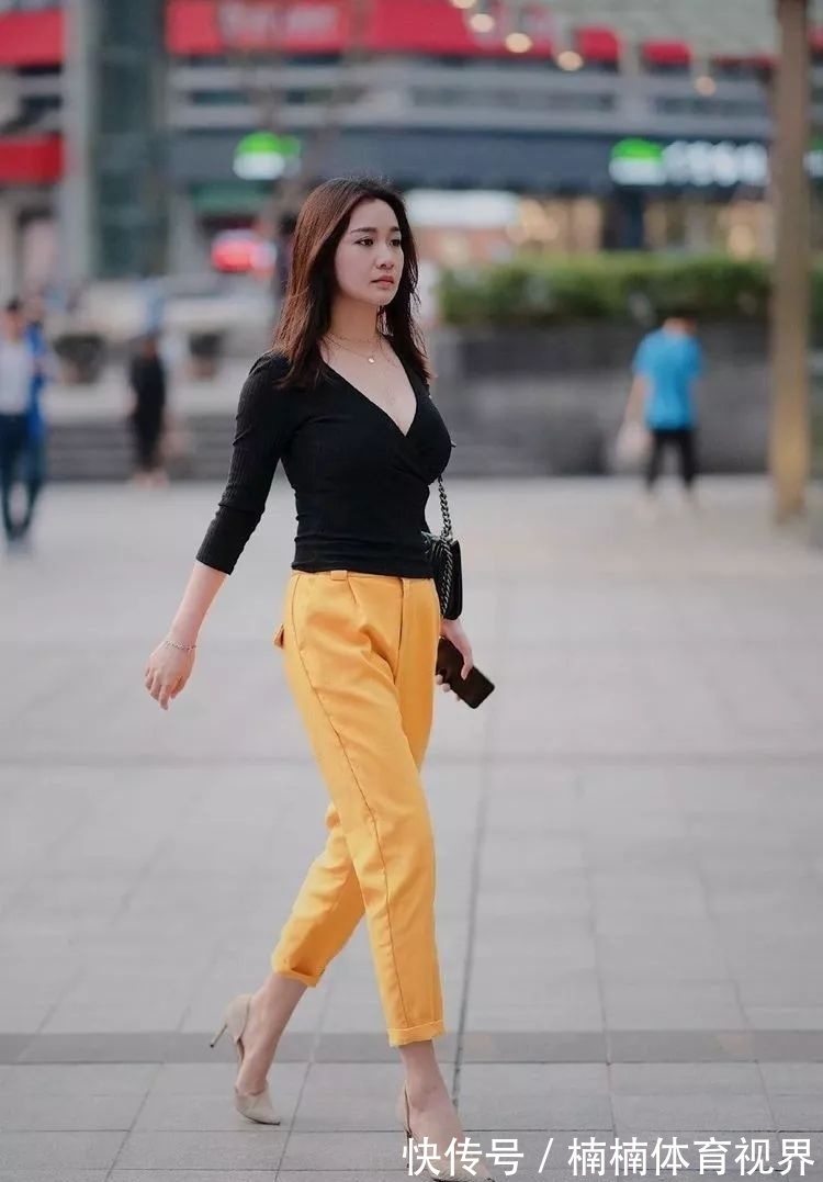 网纱 时尚的穿搭,白色短袖衫配黑色网纱裤,清凉美丽又优雅大方