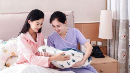 女性|宝宝出生4个月后，宝妈感觉肚子总在动，到医院检查后亲妈发飙