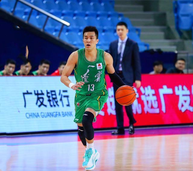 杨鸣|贺希宁24分难救主,辽篮险胜深圳,郭艾伦全场最高分也留遗憾