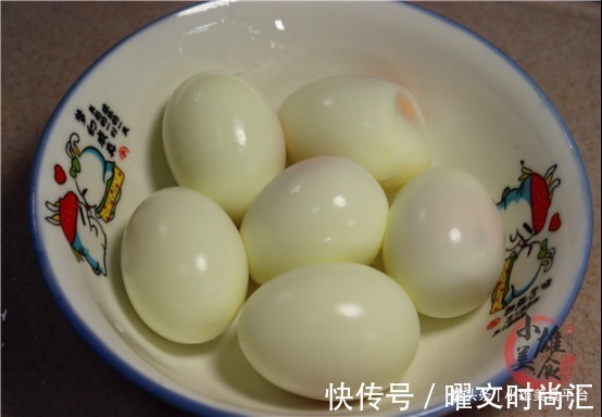 我最愿意吃的水煮鸡蛋做法,不放一滴油,简单一拌,太香了