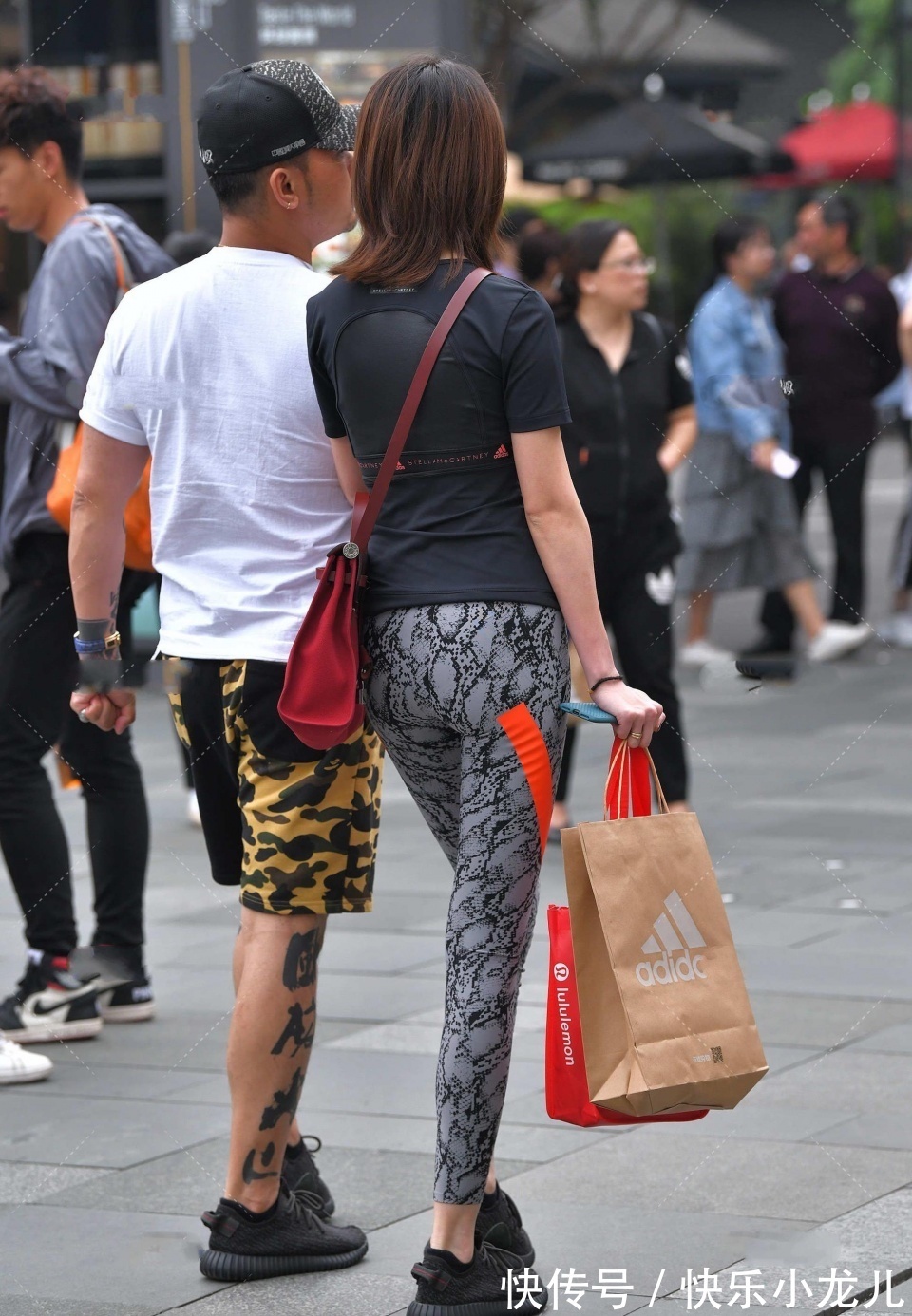 穿搭|成熟清爽纯净靓丽的少女,火辣身材搭配时尚穿搭让人怦然心动!
