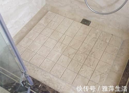 材料|卫生间地面不要再贴瓷砖了，头次见有人铺这种代替，下水快又防滑