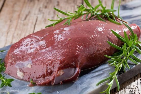 猪肝的正确吃法，血水和脏东西跑光，麻辣入味和牛肉干一样好吃