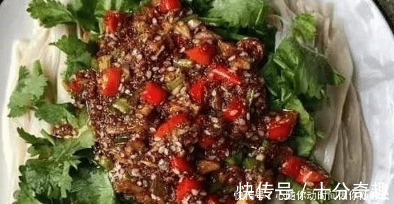 最近我家没少吃这菜，不炒不炖，上锅蒸熟，撕成条，拌上料汁，真香