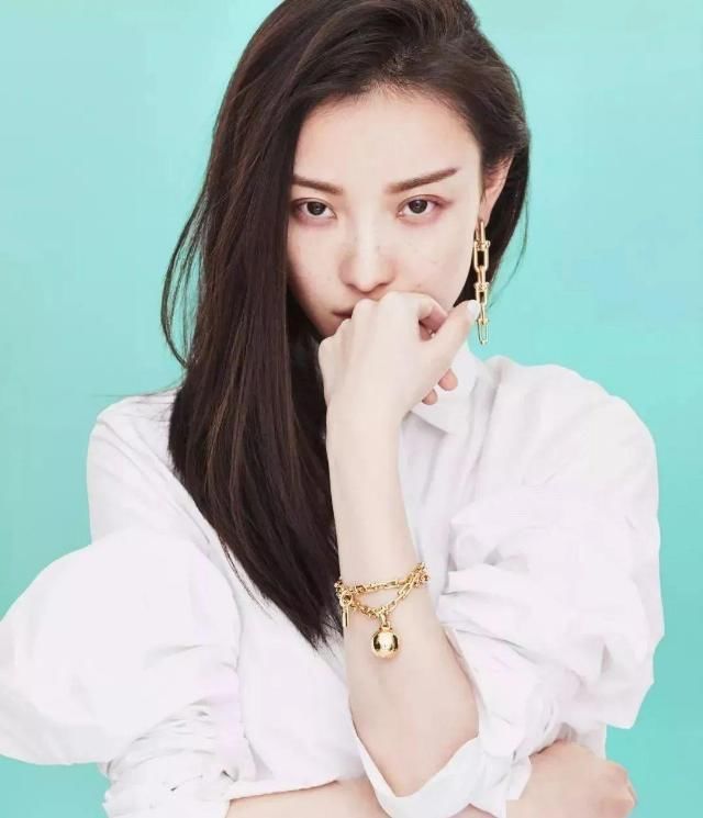 春夏白色系穿搭高级又好看,让你清凉一夏