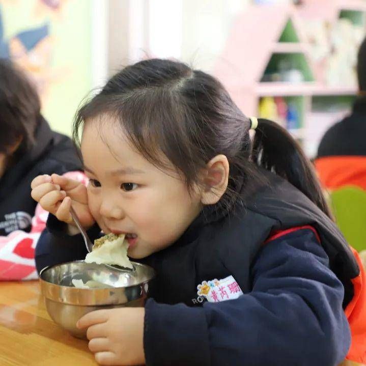 包饺子@济南市七里山幼儿园冬至主题活动