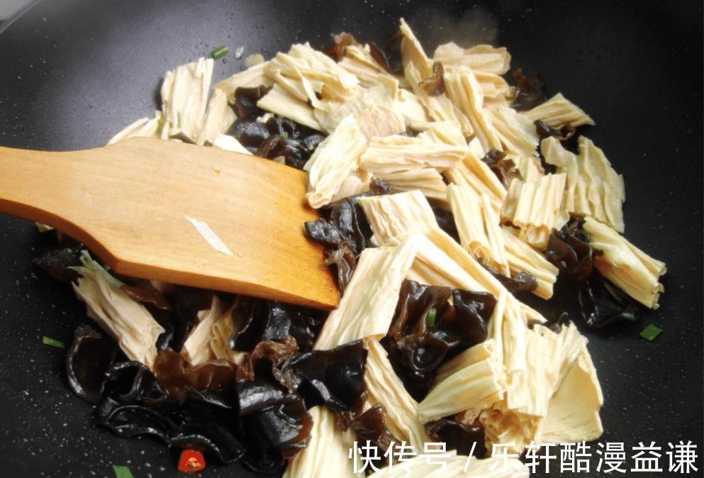 腐竹学会这样做，实在太香了，我家一周做5次，营养又解馋！