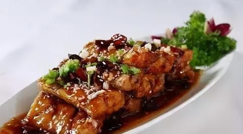 女性要经常吃三种美食，缓解疲劳，延缓衰老，好处多多！