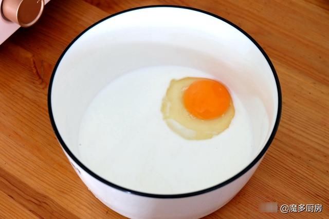 香蕉葡萄干做成蛋糕更好吃，不用打蛋器，小朋友都能轻松做