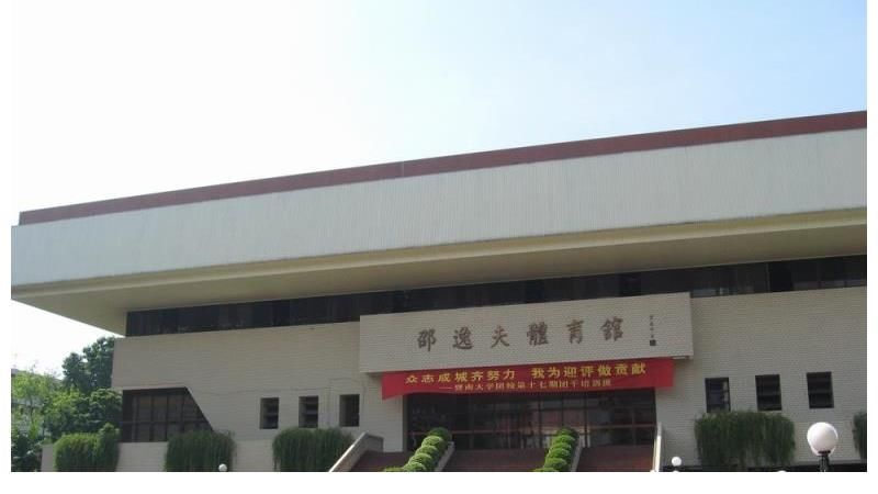 暨南大学,北上广深高校圈的没落贵族?