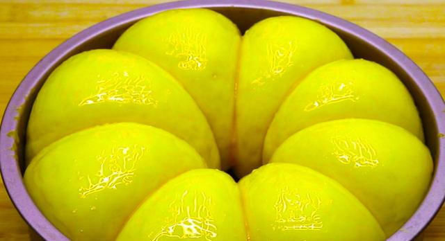 面粉里打3个鸡蛋,不蒸馒头不烙饼,松软香甜,比吃肉还香,解馋