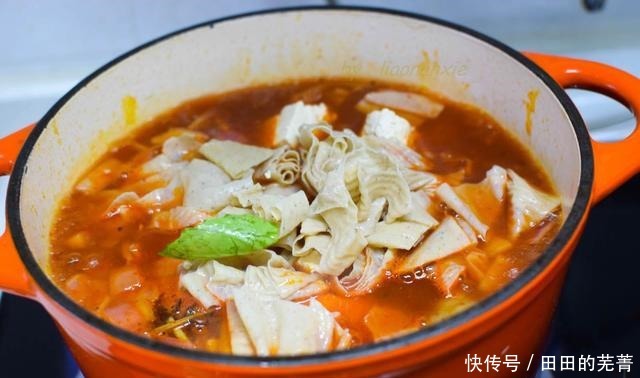 天冷|天冷就爱这一锅,端上桌还咕嘟嘟冒着热气,想吃啥锅里都有