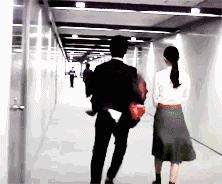 |搞笑段子王：赛车手，你这驾驶技术不行啊，车都开到沟里了