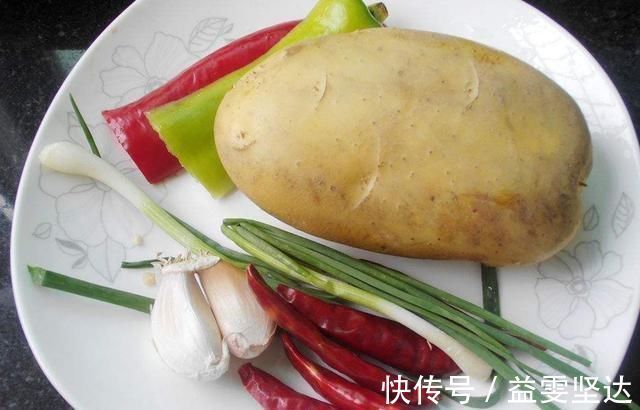 陈醋|炒土豆丝之前,多加两步,土豆丝又香又脆,大厨都这么炒