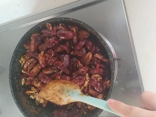 白发|白发最怕这食物,做一锅能吃1个月,头发乌黑有光泽,白发变少了