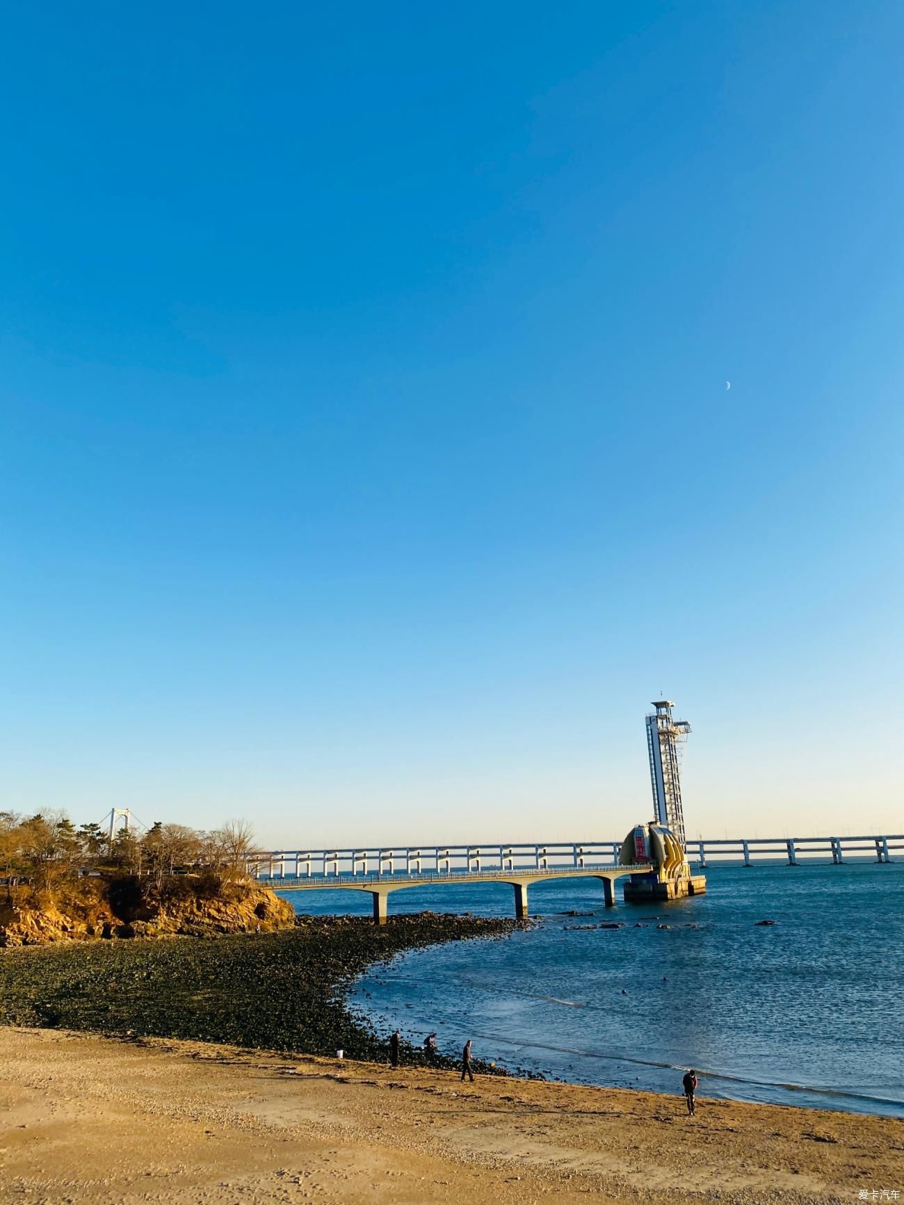 海天相接的景色，令人心旷神怡