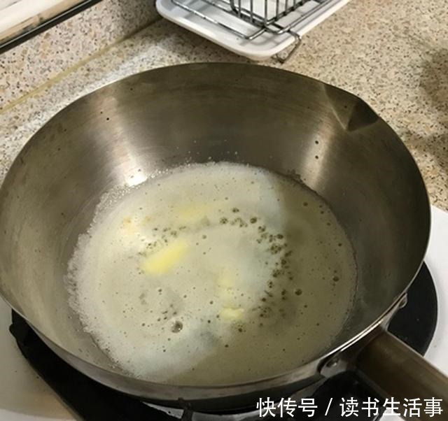 这款费南雪蛋糕,材料简单容易上手,香味浓郁,外焦内软,很好吃