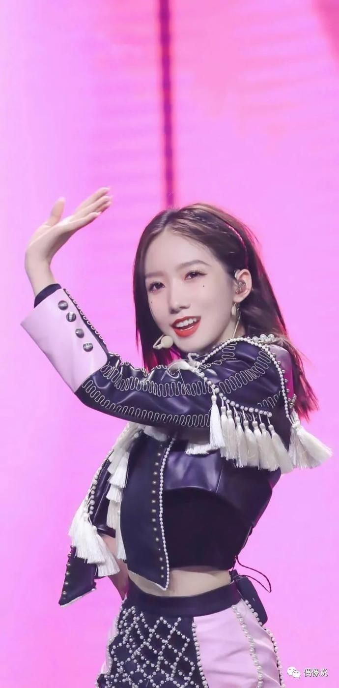 晋级却不开心孟美岐愣住,杨超越被迫鞠躬,《炙热》有剧本实锤