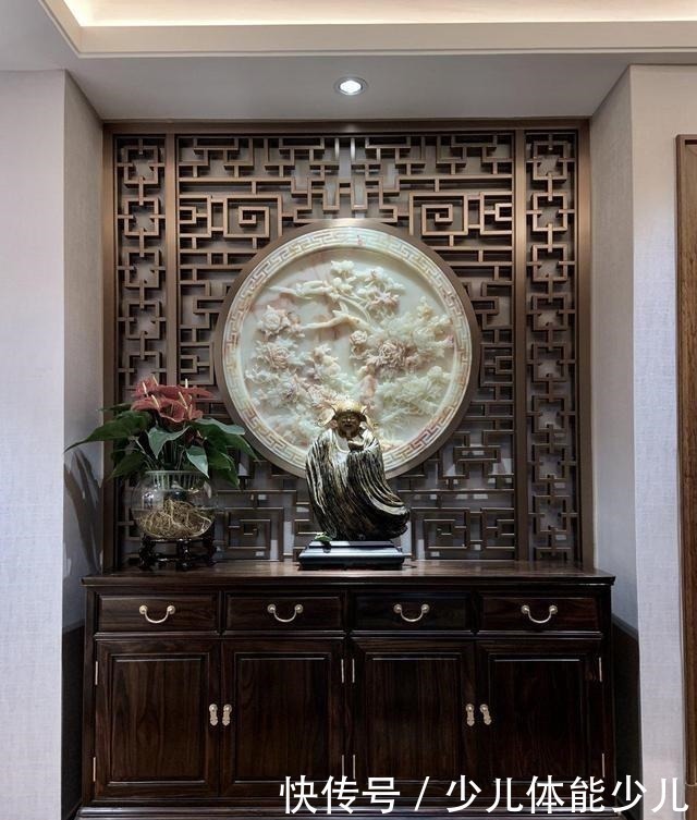 红木|土豪砸下千万,打造第一红木豪宅,一眼看过去都是人民币!