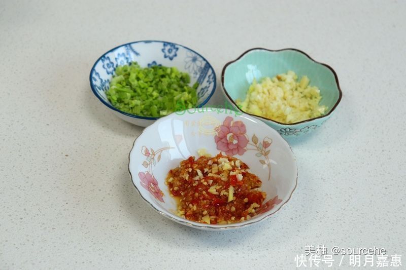 大白菜新吃法,不炒不炖,蒸一蒸热乎乎,香辣可口,很好吃!