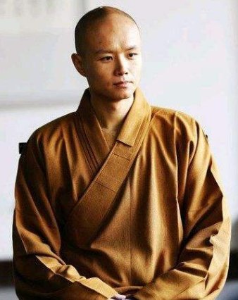 非诚勿扰|金牌主持到万人嫌,还在节目上喝酒,最后只能遁入空门了结尘缘?