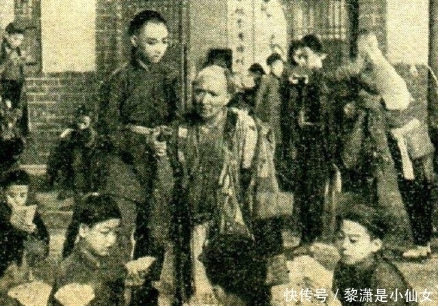 有人|中国乞丐真有钱, 有人靠要饭捐建三所希望小学, 比肩印度圣雄甘地